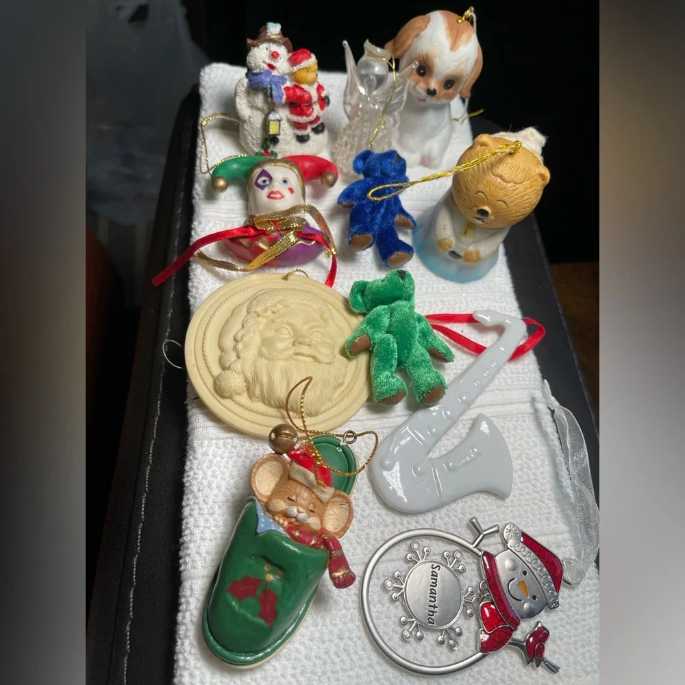Lot of 11 Christmas ornaments